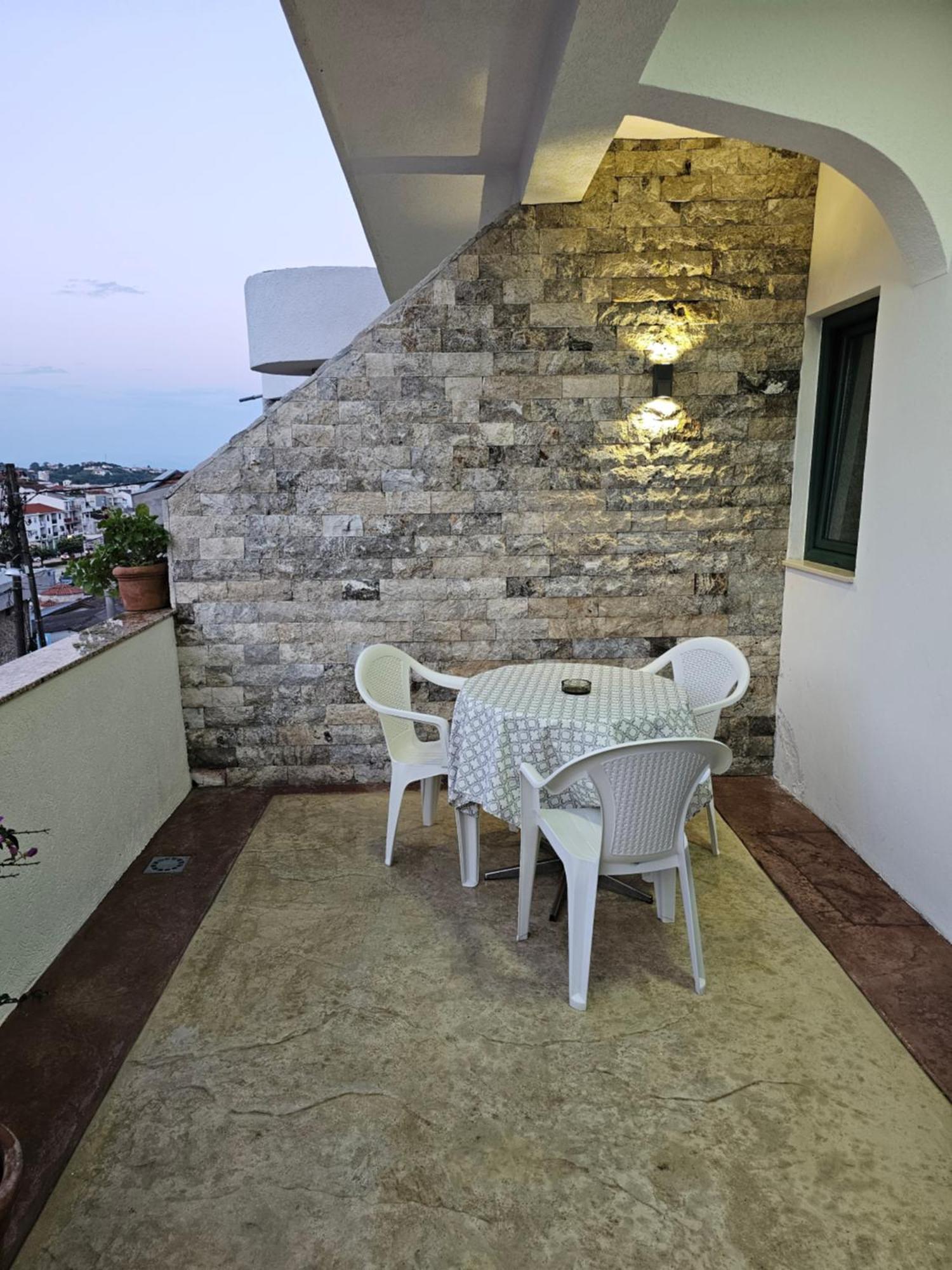 Apartments Ishmi In Center Of Улцин Екстериор снимка