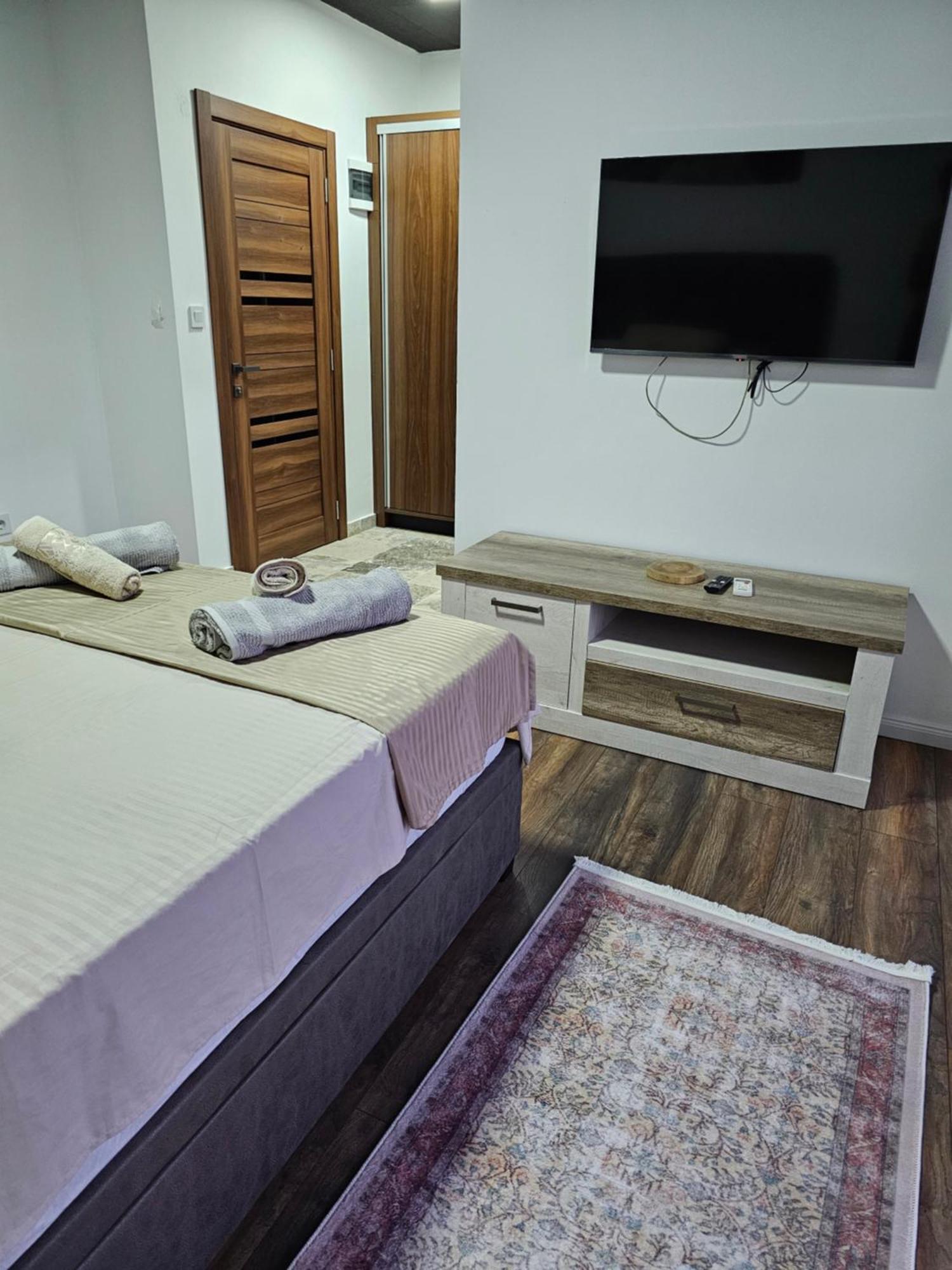 Apartments Ishmi In Center Of Улцин Екстериор снимка